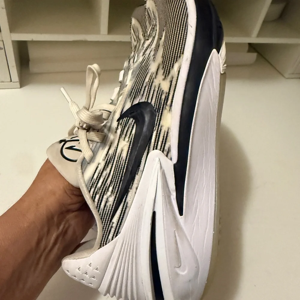 Nike FJ8915-100 Air Zoom GT Cut 2 White Running Sneaker Shoes Men size 11